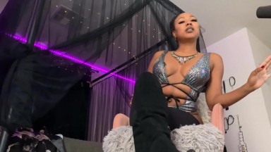 Expert in foot fetishism LeVian Foxx that makes you submit